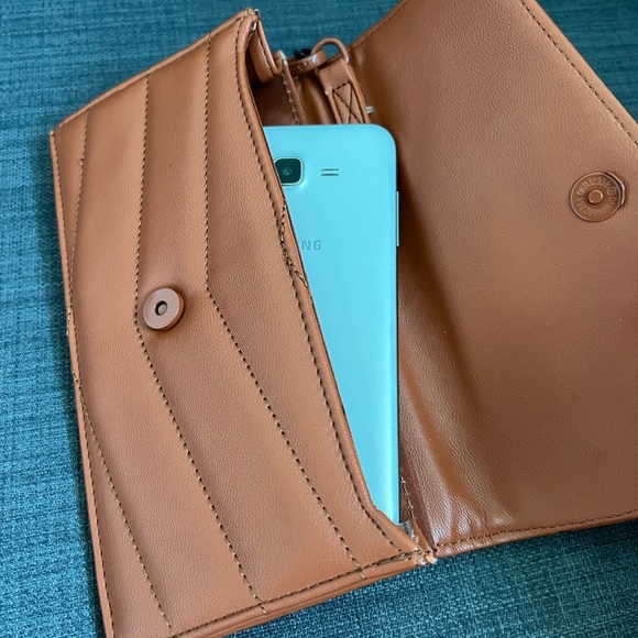 NWT STEVE MADDEN QUILTED WRISTLET PHONE CASE CARD WALLET - Picture 5 of 6